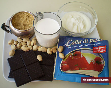 Ingredienti per la "Panna Cotta" con cioccolato e pistacchi