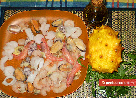 Ingredienti per l'Insalata di Kiwano e Cocktail di Mare