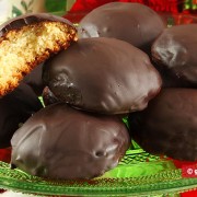 Biscotti di Marzapane ricoperti di cioccolato